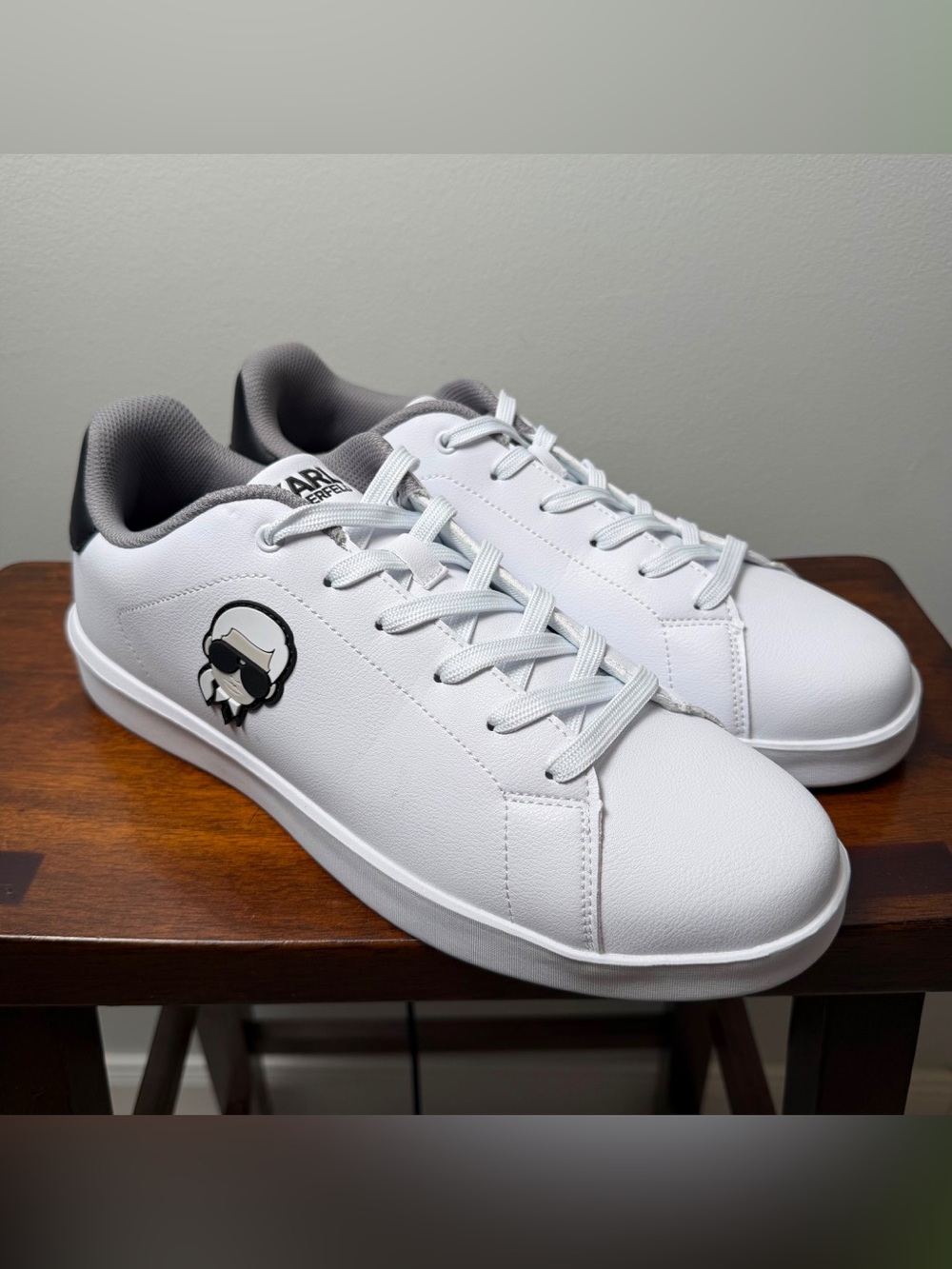 Karl Lagerfeld Paris CYRO Men’s Size 12 White Black Sneakers LF6S505R New